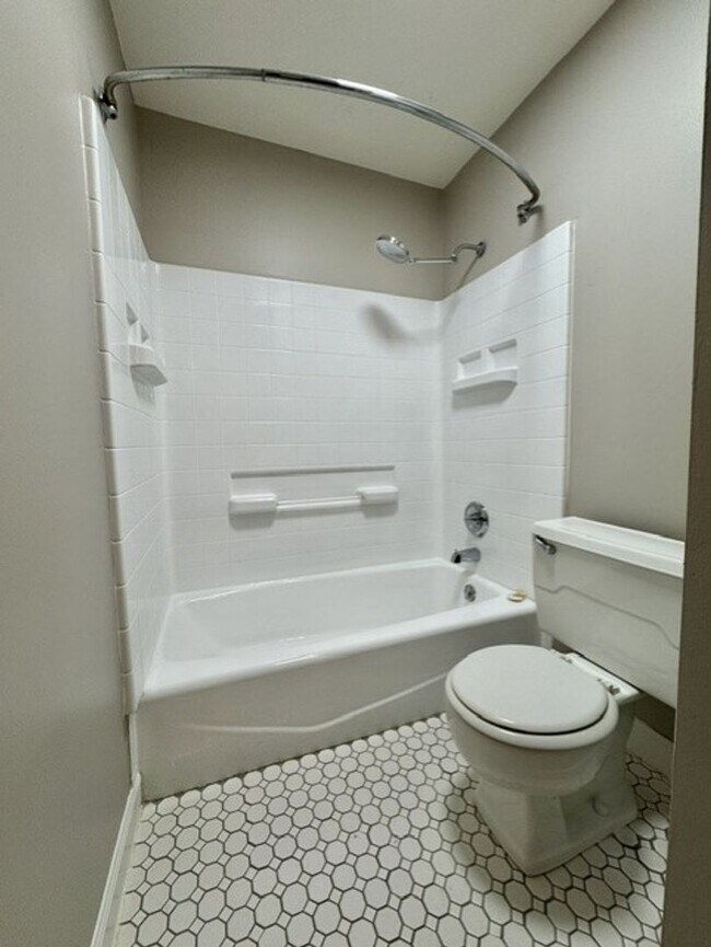 Building Photo - 2 Bed, 1.5 Bathroom Townhome with 2 Vehicle Carport