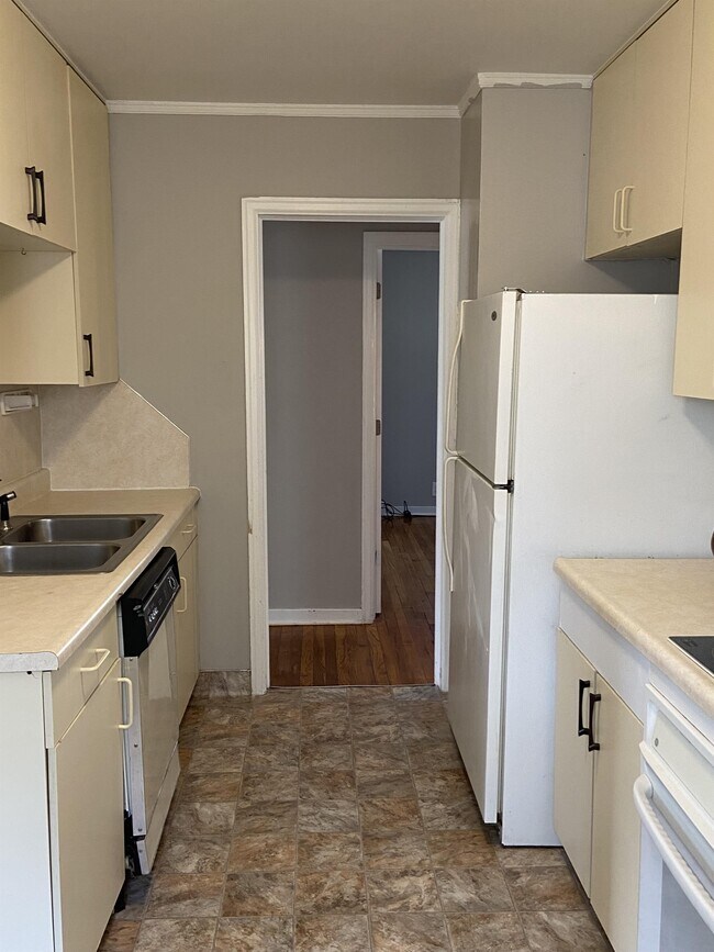 Building Photo - 6905 N 33rd St