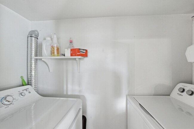 Building Photo - Bright Alexandria Condo with Private Patio & Community Pool!