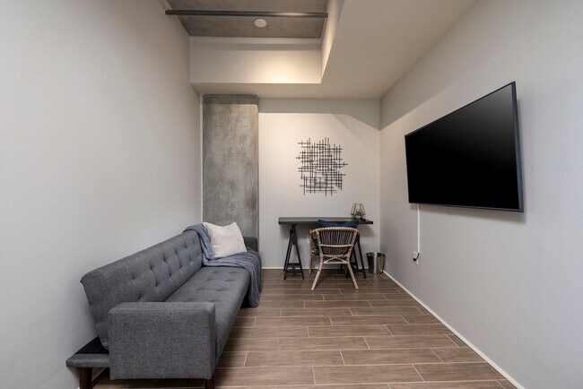 Building Photo - Fully Furnished Spacious One Bedroom - Downtown Las Vegas