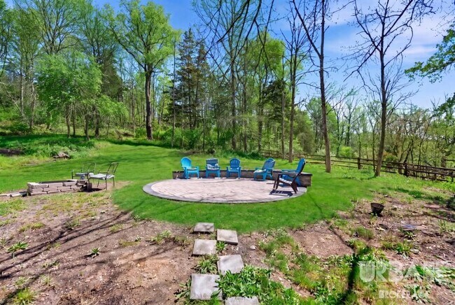 Building Photo - Stunning Mid Century American Ranch