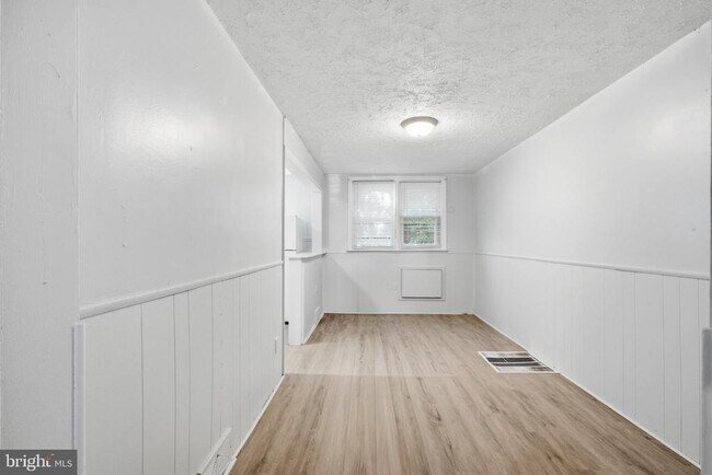 Building Photo - 243 W 22nd St