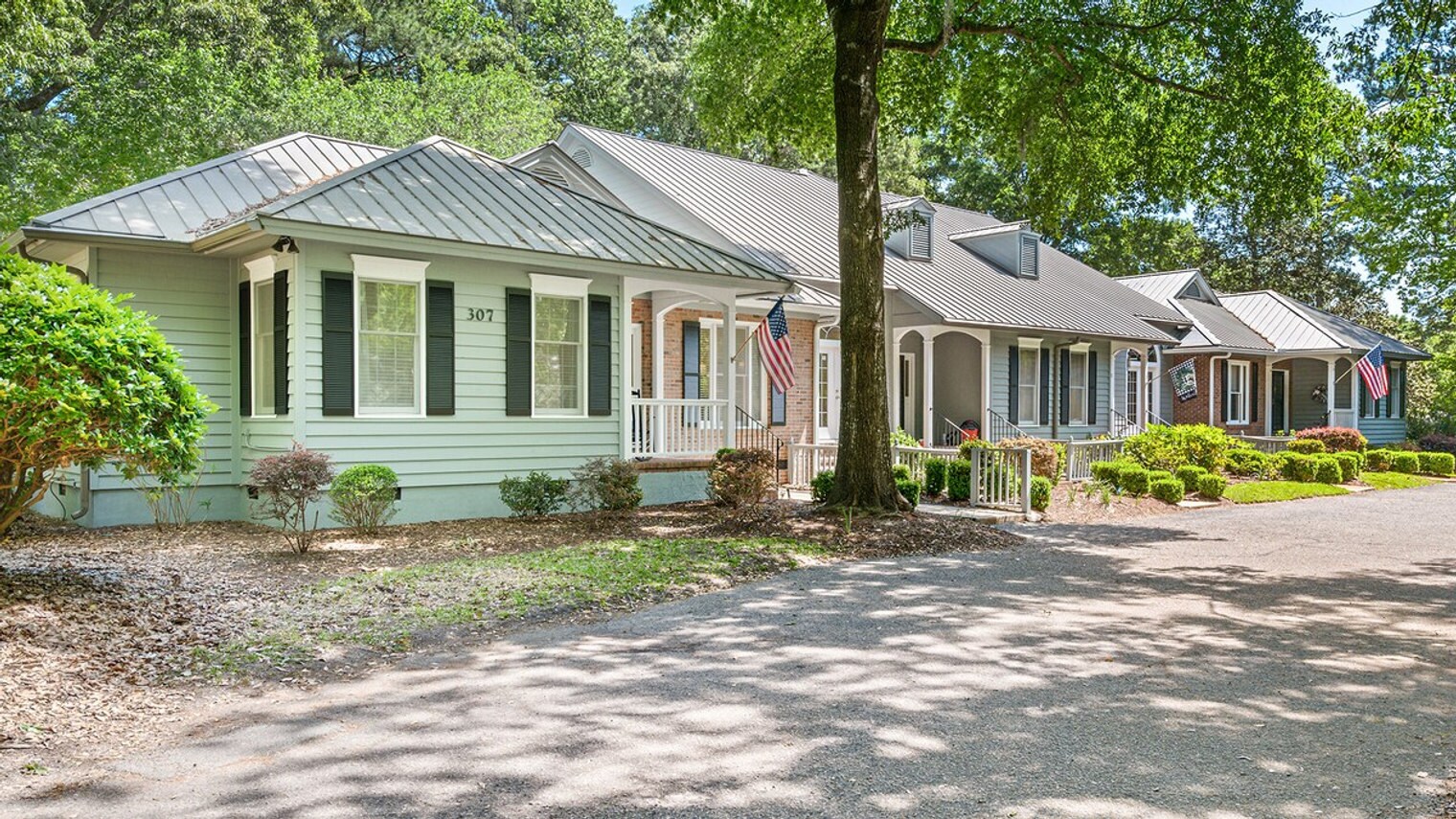 Building Photo - 235 Golden Bear Dr