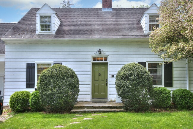 Building Photo - 11 Treadwell Ave