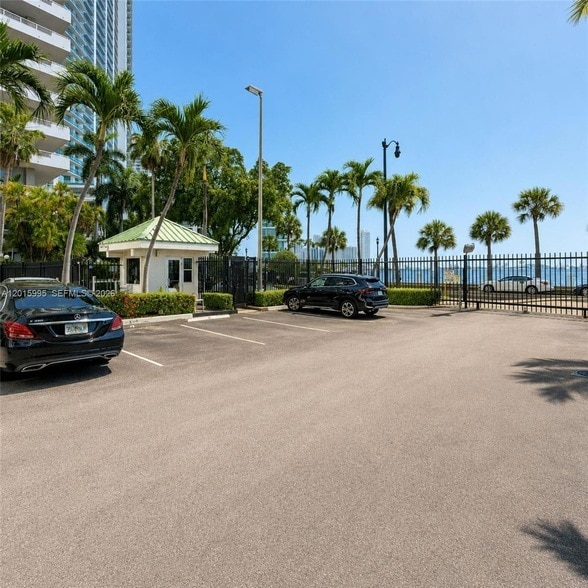 Building Photo - 1408 Brickell Bay Dr