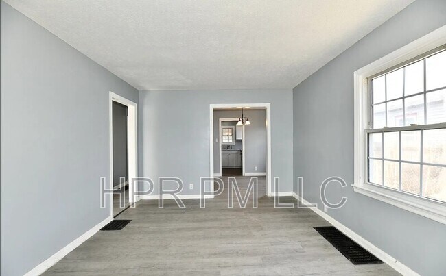 Building Photo - 3910 E 34th St