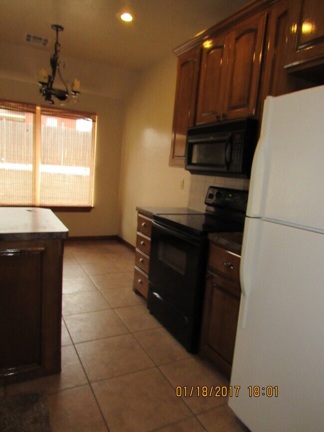 Building Photo - BEAUTIFUL HOME IN WOLFCREEK AREA!!!