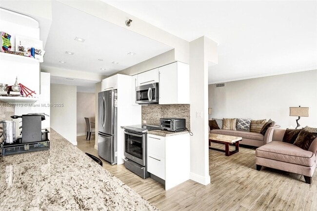 Building Photo - 3000 Island Blvd