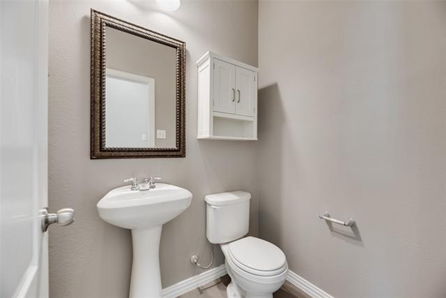 Building Photo - 6205 Roaring Creek