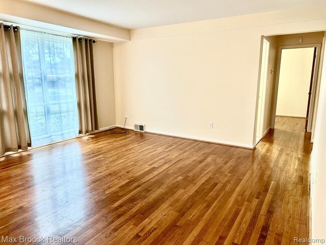 Building Photo - 1619 Poplar Ave