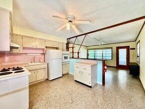 Building Photo - Annual Rental in Jensen Beach