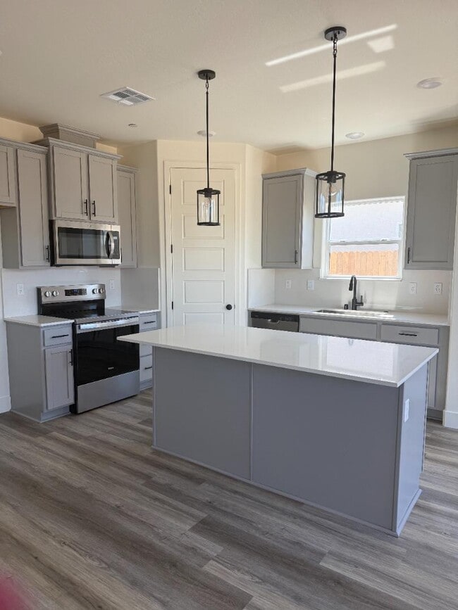 Building Photo - 2315 N Julieann St