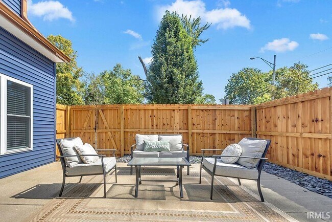 Building Photo - 1122 S Fess Ave