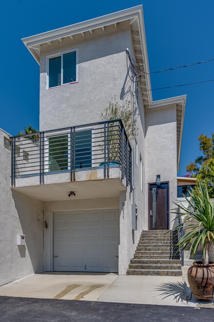 Building Photo - 2611 Hyperion Ave