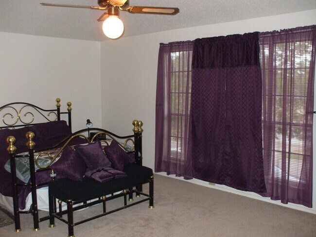 Building Photo - Beautiful home with 3 bedroom, 2.5 bath, game room and 2 car garage!