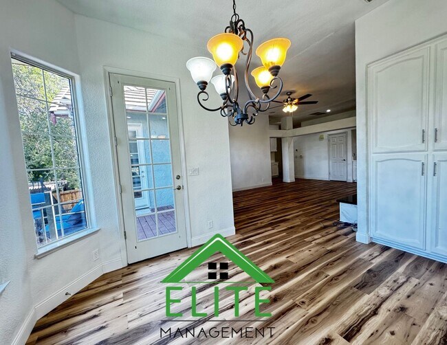 Building Photo - **Stunning Custom Home with Solar and Pool...
