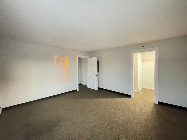 Building Photo - 251 Pine St