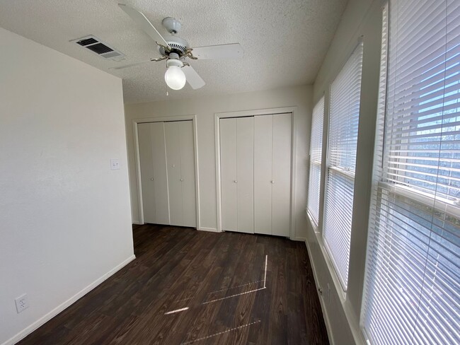 Building Photo - 30th-407 E