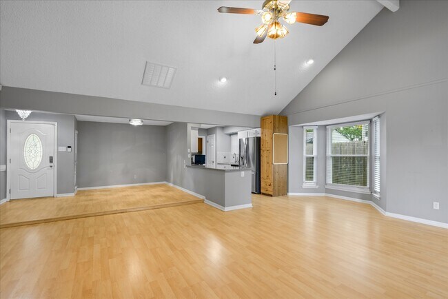 Building Photo - 14930 Aspen Hills Dr