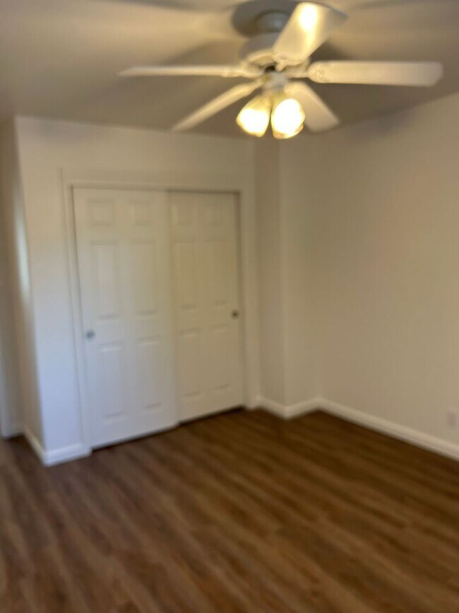 Building Photo - 582 Morgan Dr