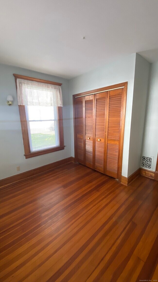 Building Photo - 135 Elm St