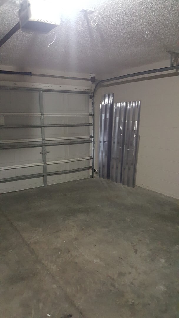 Building Photo - 3 bedroom 2 bath home