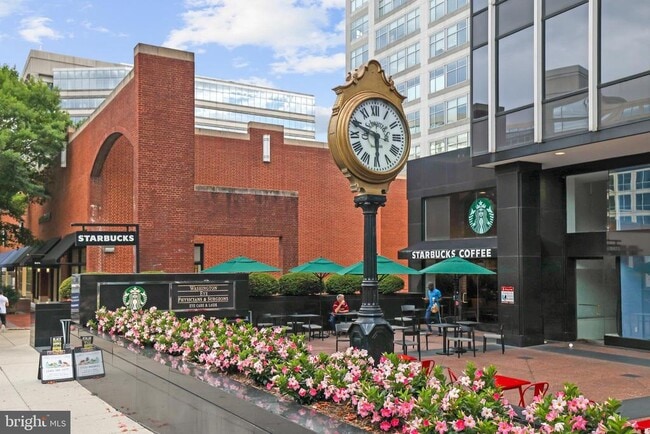 Building Photo - 4817 Chevy Chase Blvd