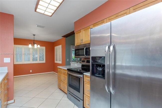 Building Photo - 9360 Chelsea Dr S