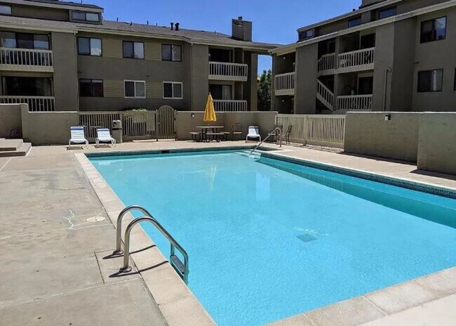 Building Photo - Super spacious 1 bedroom condo in South Boulder with reserved parking