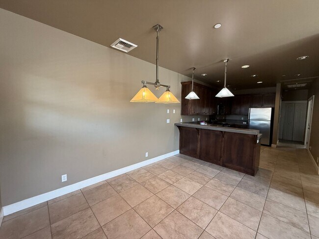 Building Photo - B11110E