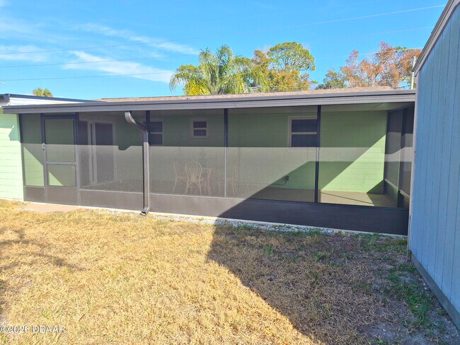 Building Photo - 737 5th St