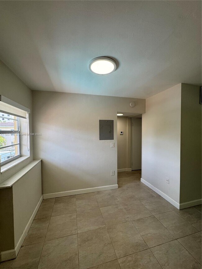 Building Photo - 115 Calabria Ave