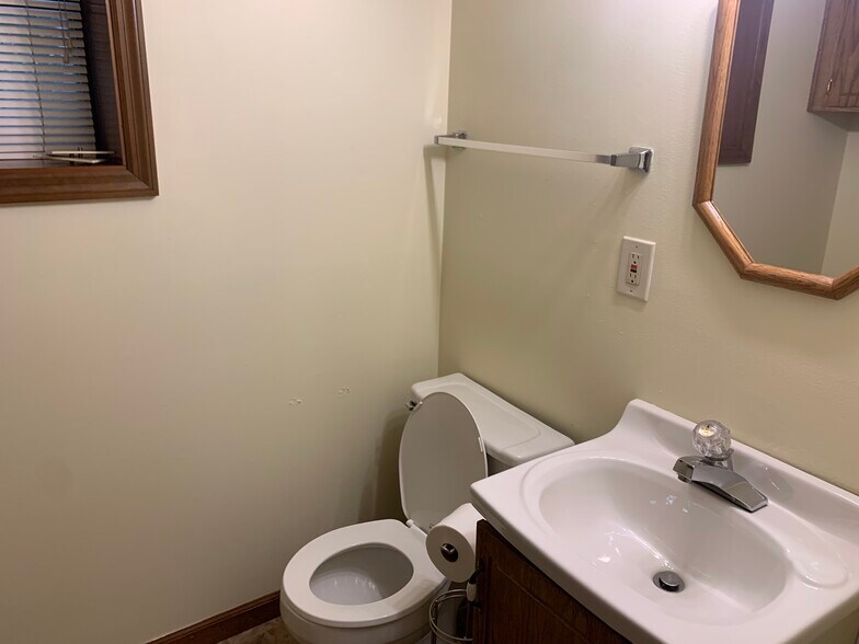 Laundry room/half bath - 820 N Jackson St