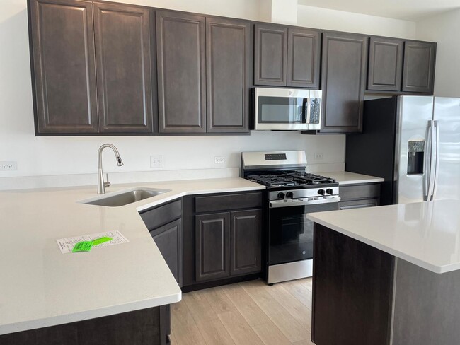 Building Photo - 14936 S McCarthy Cir