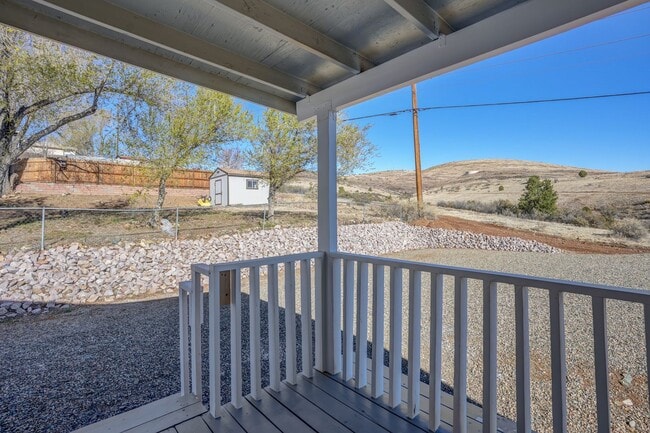 Building Photo - 2 Bedroom, 1 Bath Home For Rent in Diamond Valley!