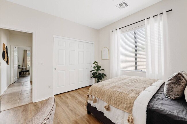 Building Photo - 2372 E Sequoia Dr