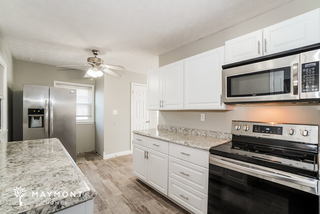 Building Photo - Updated 3 Bedroom Home