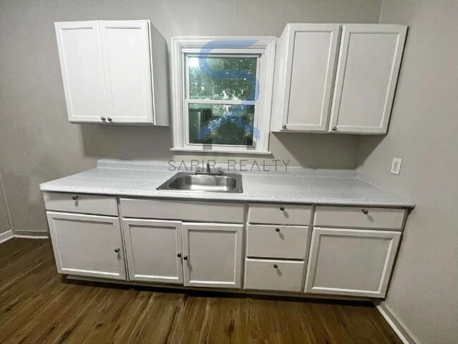 Building Photo - Move in before October 15th and get $100 O...