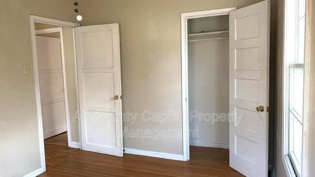 Building Photo - 5210 Guadalupe St