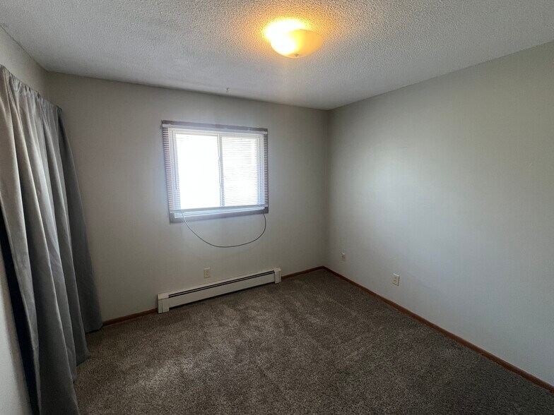 Building Photo - 2216 18 1/2 Ave NW