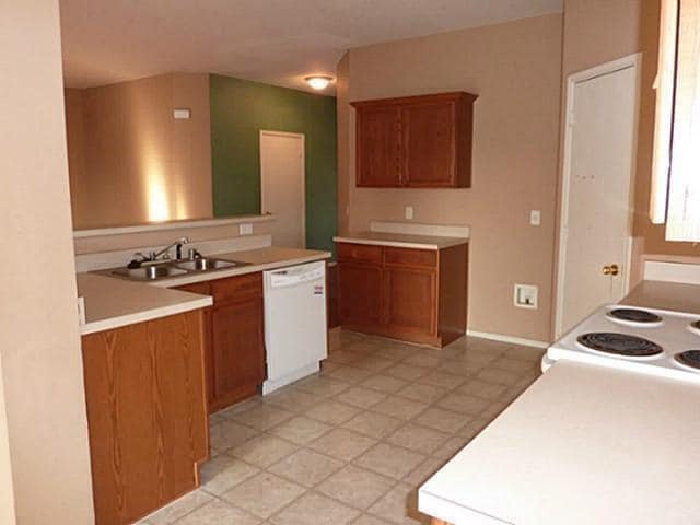 Building Photo - 111 Waterford Dr