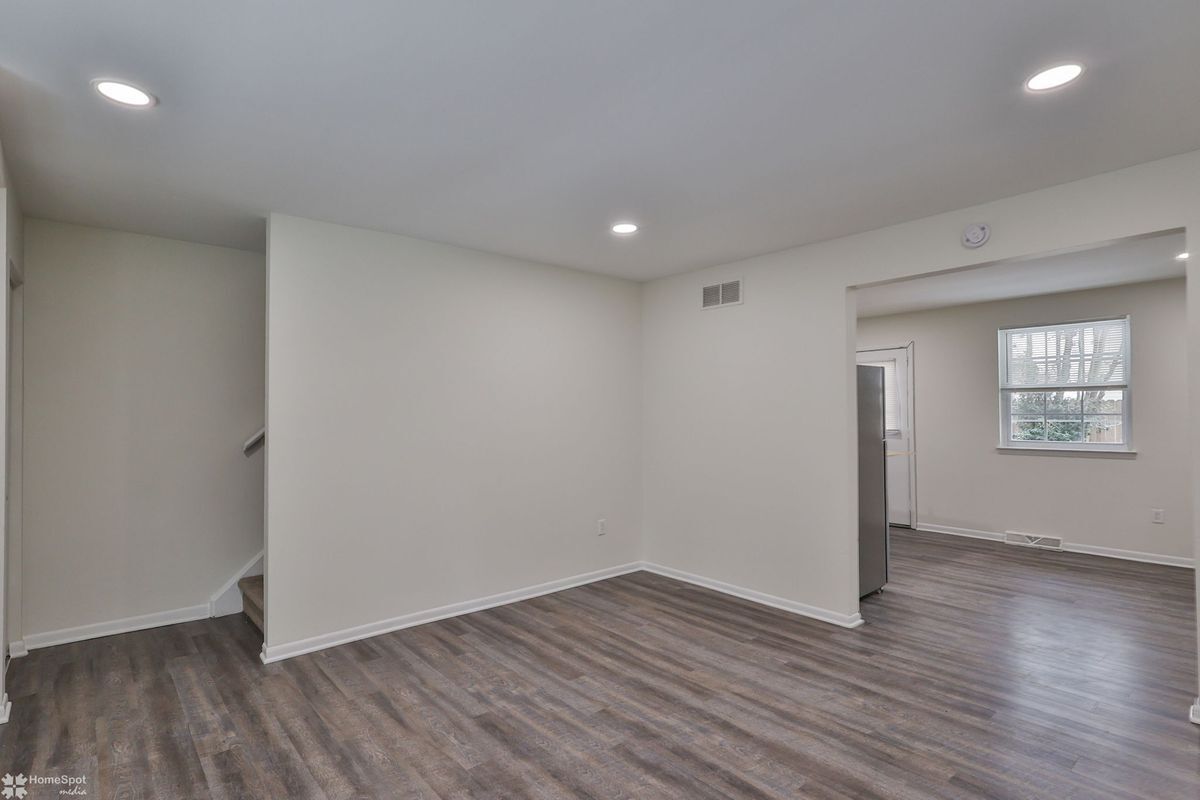 Building Photo - 305 S Warminster Rd