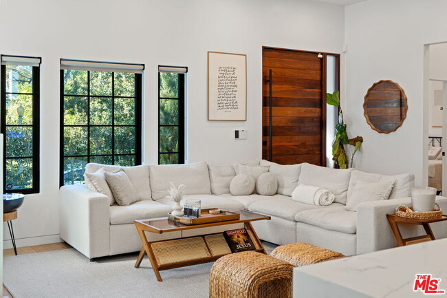 Building Photo - 358 N Bronson Ave