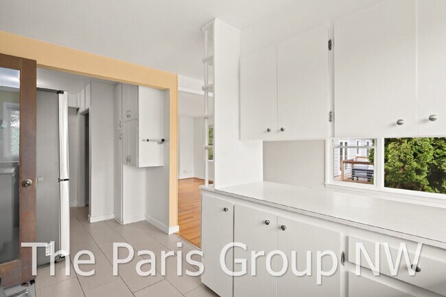 Building Photo - Delightful Magnolia 4br Remodel * Walkable Salmon Bay Location, Central Yet Quiet