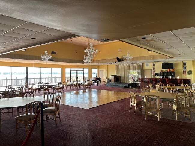 Building Photo - 111 Lake Emerald Dr