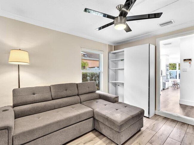 Building Photo - 9831 SW 58th Ct