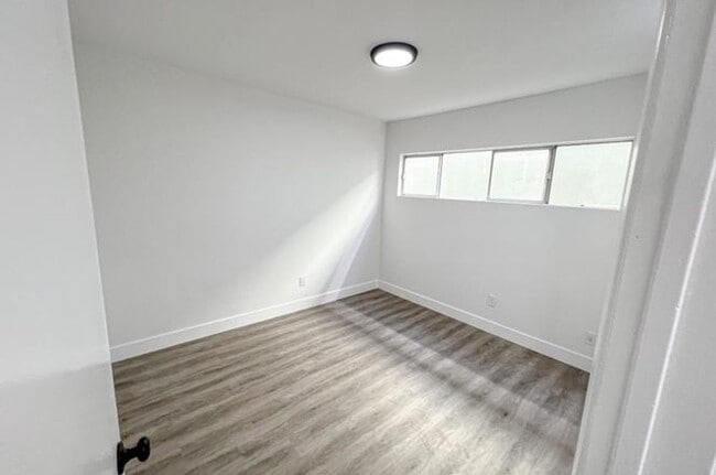 Interior Photo - 5315 Lorna St N