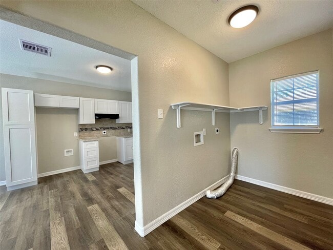 Building Photo - 305 N Avenue A