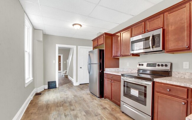 Building Photo - Spacious 4 Bedroom, 1 Bath Home in York, Pa!