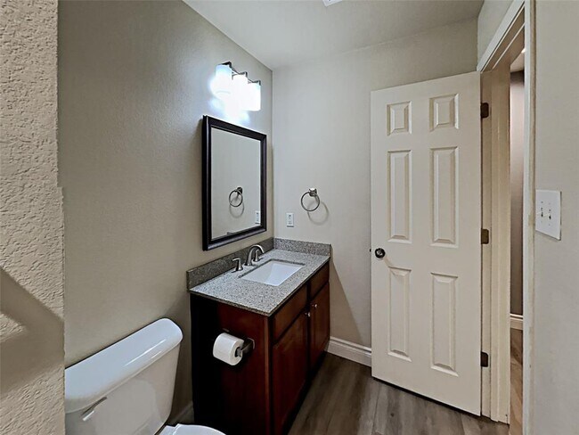 Building Photo - 441 Goldenrod St